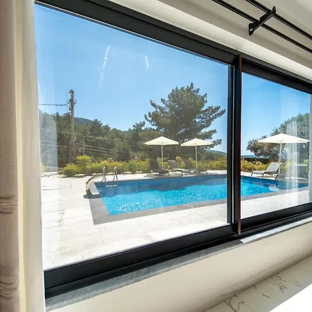 Villa Olive Hills - Family-friendly Luxury