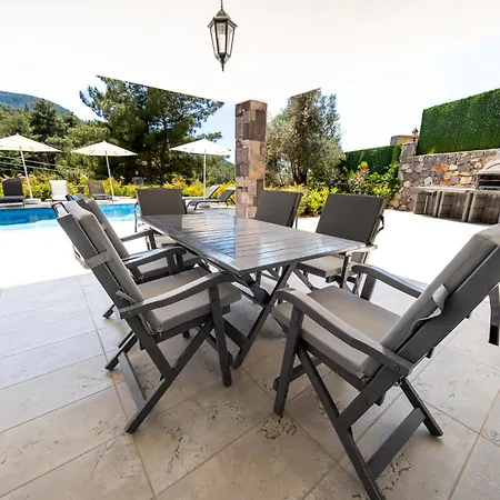 Villa Olive Hills - Family-friendly Luxury